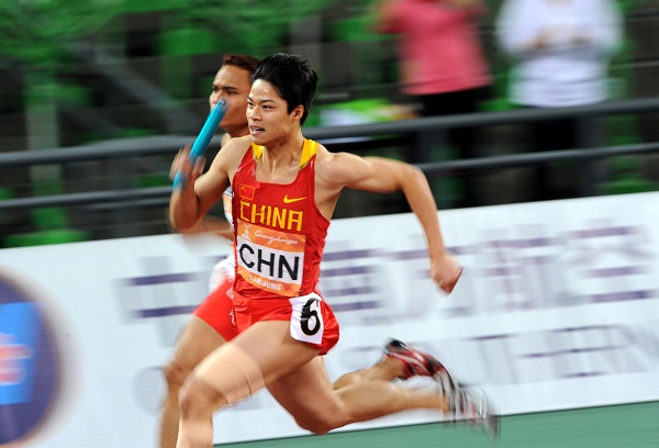 廣州亞運(yùn)會首次進(jìn)入國際視野的蘇炳添在男子4小00接力比賽奪冠場面.jpg