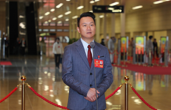 省政協(xié)委員、澳門黎氏企業(yè)控股有限公司行政總裁黎鳴山：面向港澳青年建立信息發(fā)布平臺(tái)