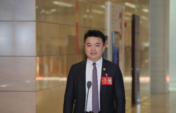 省政協(xié)委員、中山大學(xué)中山眼科中心主任林浩添：守護(hù)孩子們的“睛”彩“視”界