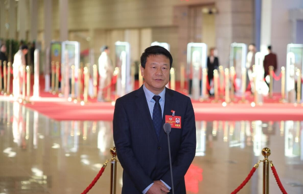 省政協(xié)委員、廣東輕工職業(yè)技術(shù)大學(xué)藝術(shù)設(shè)計(jì)學(xué)院院長(zhǎng)桂元龍：讓體育“非遺”之花在校園綻放