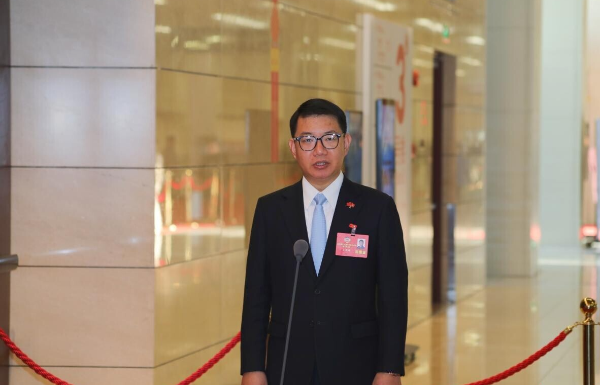 省政協(xié)委員、香港高等法院大律師、內(nèi)地執(zhí)業(yè)律師吳英鵬：促進(jìn)港澳律師融入國(guó)家發(fā)展大局