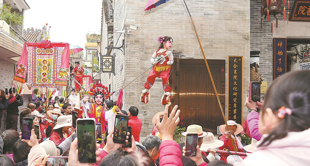 沙灣飄色巡游來了 非遺“活態(tài)”演繹嶺南風情